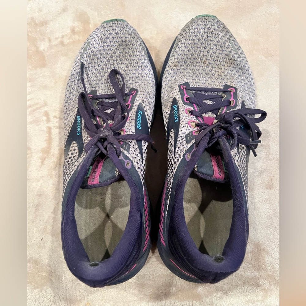 Brooks Ghost Women's Gray Knit Running Shoes with Navy and Pink Details